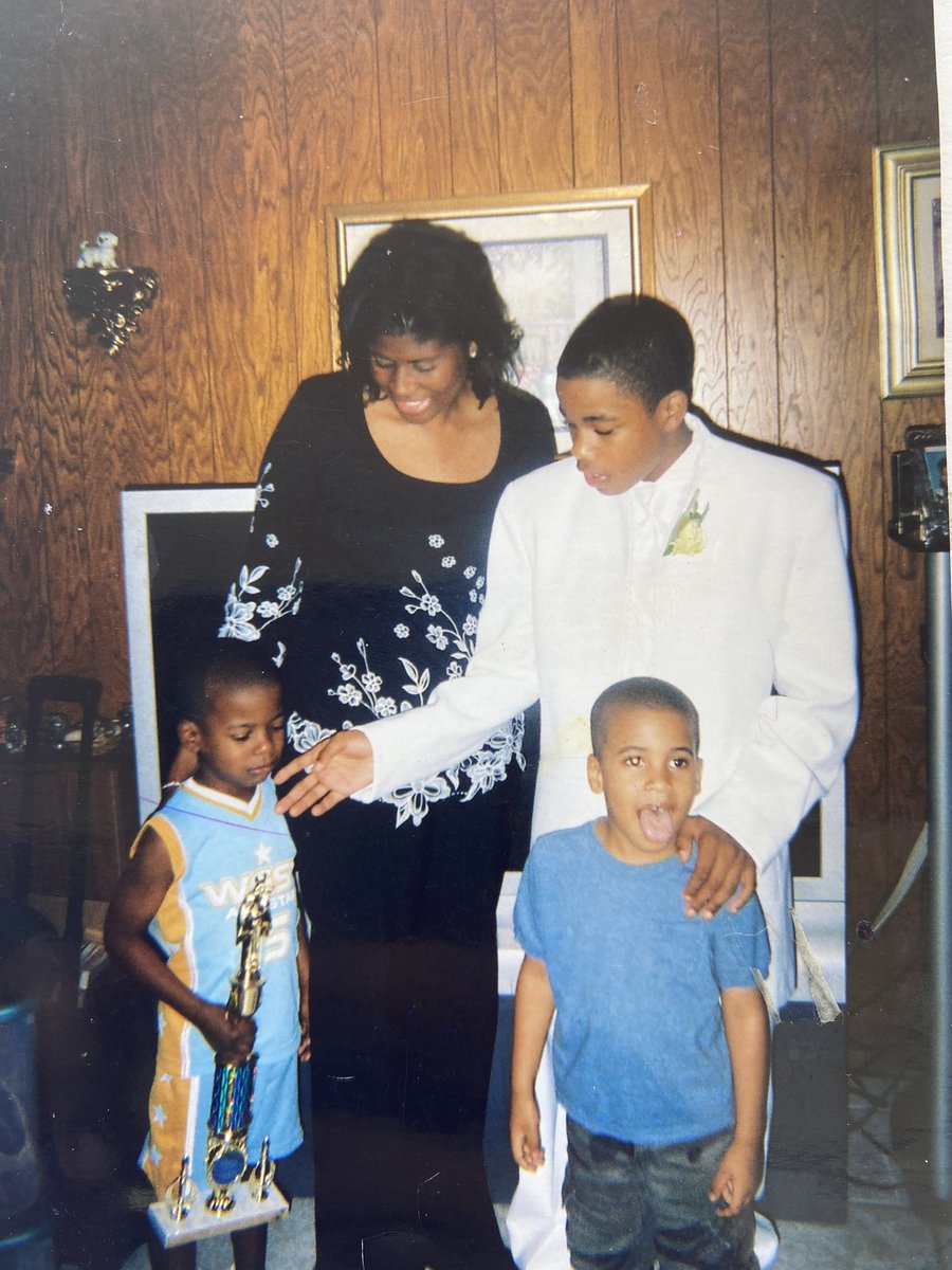 jgreerthaatruth's tweet photo. Happy Mother’s Day to the most caring and loving woman I ever knew. Continue to watch over us 24/7 we love and miss ya everyday https://t.co/6jvGzq67qj
