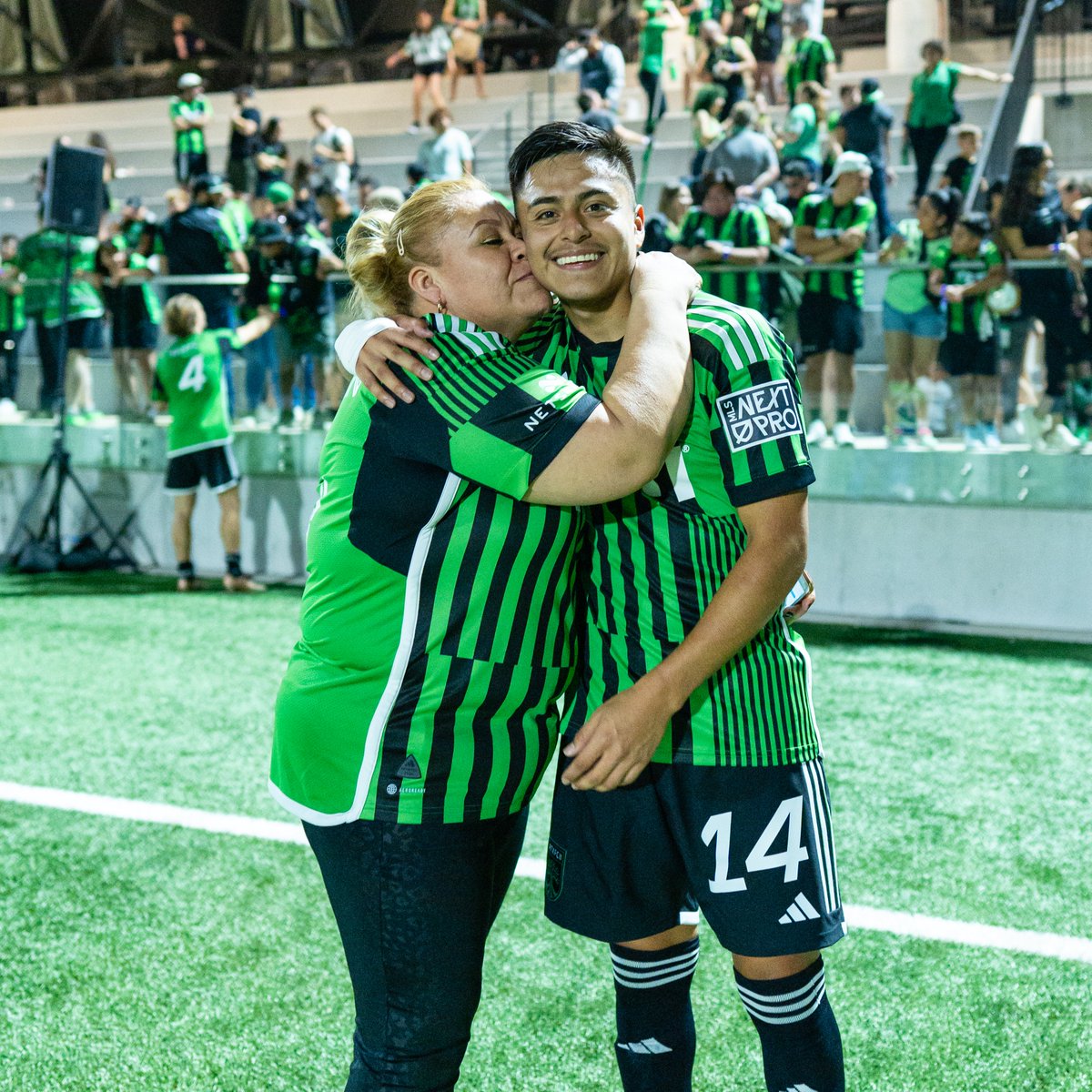 Wishing all the VERDE moms a Happy Mother's Day! 💚🖤