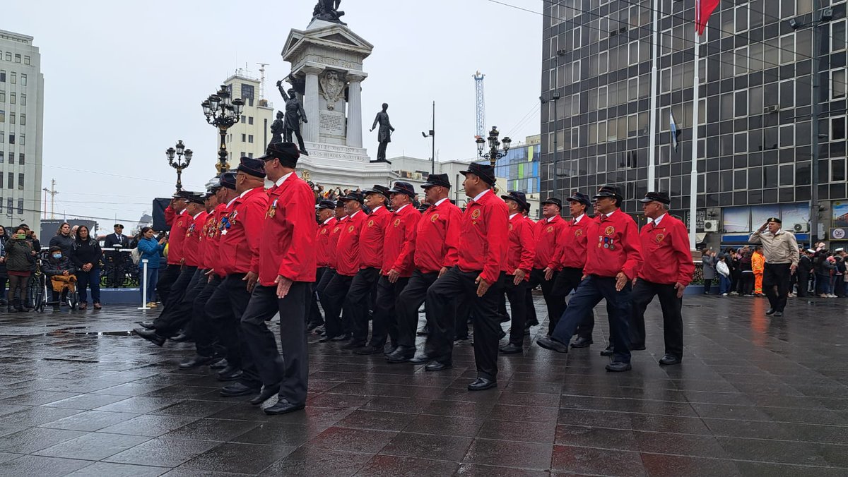 Armada_Chile's tweet photo. Hoy el personal en retiro de las Fuerzas Armadas y de Orden rindió homenaje a las Glorias Navales, con su tradicional desfile frente al Monumento a la Marina Nacional.

#FFAA
#ComprometidosConElMar #MesDelMar https://t.co/0EuY3NSdOw