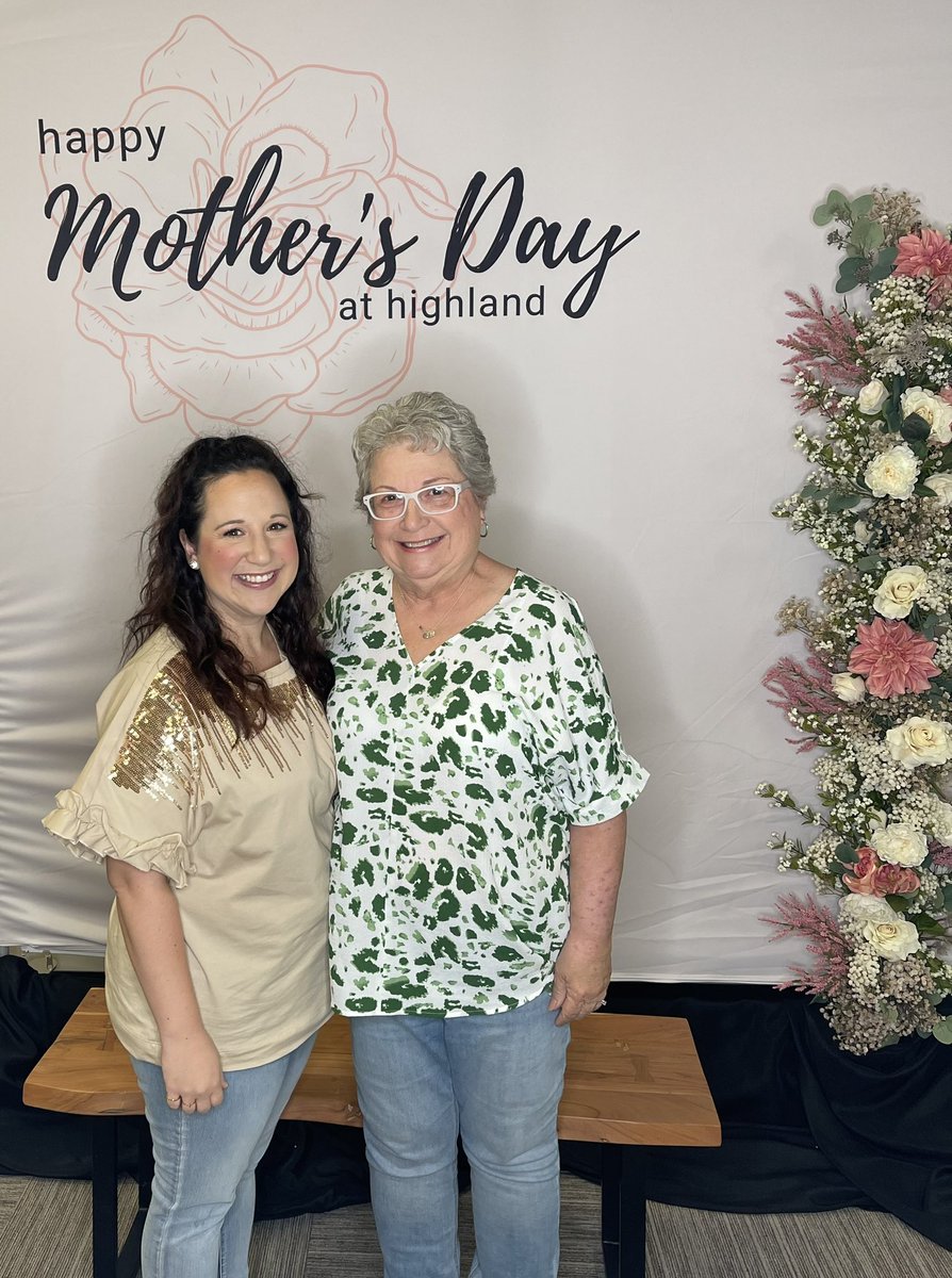 MissHollyKnott's tweet photo. Happy Mother’s Day everyone!

I am so thankful to be these littles momma! But we would be nowhere without my momma, Missy! @MissyJo42463076 

She keeps us going and we love her so very much!💐 https://t.co/syolK8bgwU