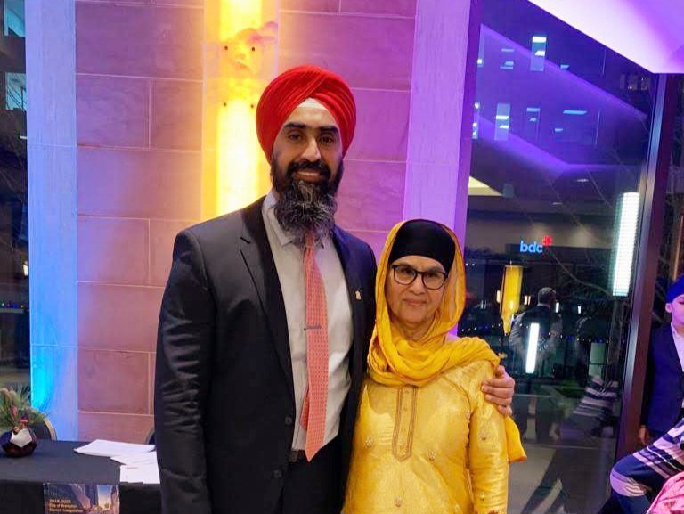 My mom came to Canada in 1975 and was a full time factory worker, nursing student and homemaker during the 80s. She worked hard to build a better life for her family and we are grateful for her sacrifices. Happy Mother's Day Mamma to you and all the mothers out there ❤️🌹