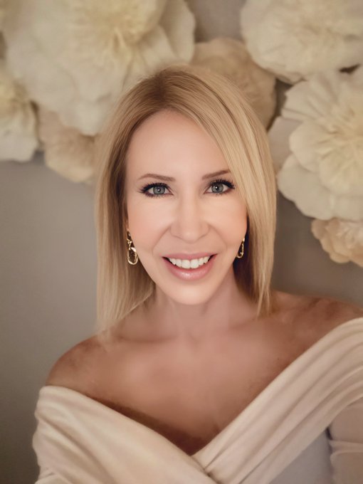 #HappyMothersDay Wishing you a beautiful day! XOXO ❤️https://t.co/8Ng4kPg3MJ https://t.co/UHp3Xo1FFo<a href="/tag/happymothersday"class="tags">#HappyMothersDay</a>
