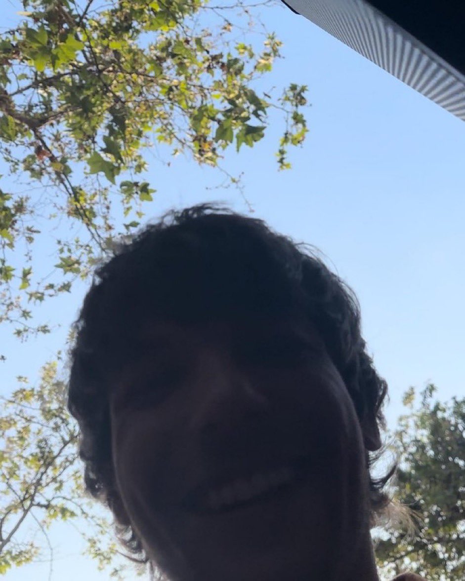 LTHQItaly's tweet photo. ~•📸| Louis che si fa un selfie per sbaglio😅

@/  lyricvelazquez https://t.co/Pjk8MEuzSE