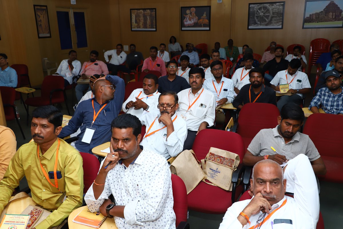 SwadeshiManchTS's tweet photo. A State Level workshop of “Swavalambi Bharat Abhiyan” concluded today. More than 200 delegates from 25 districts of Telangana participated.

During Day 2 of the workshop, eminent personalities from different Govt sectors such as SBI, Setwin, MSME, Organic Farmers - (1/n) https://t.co/NGRtIBpYED