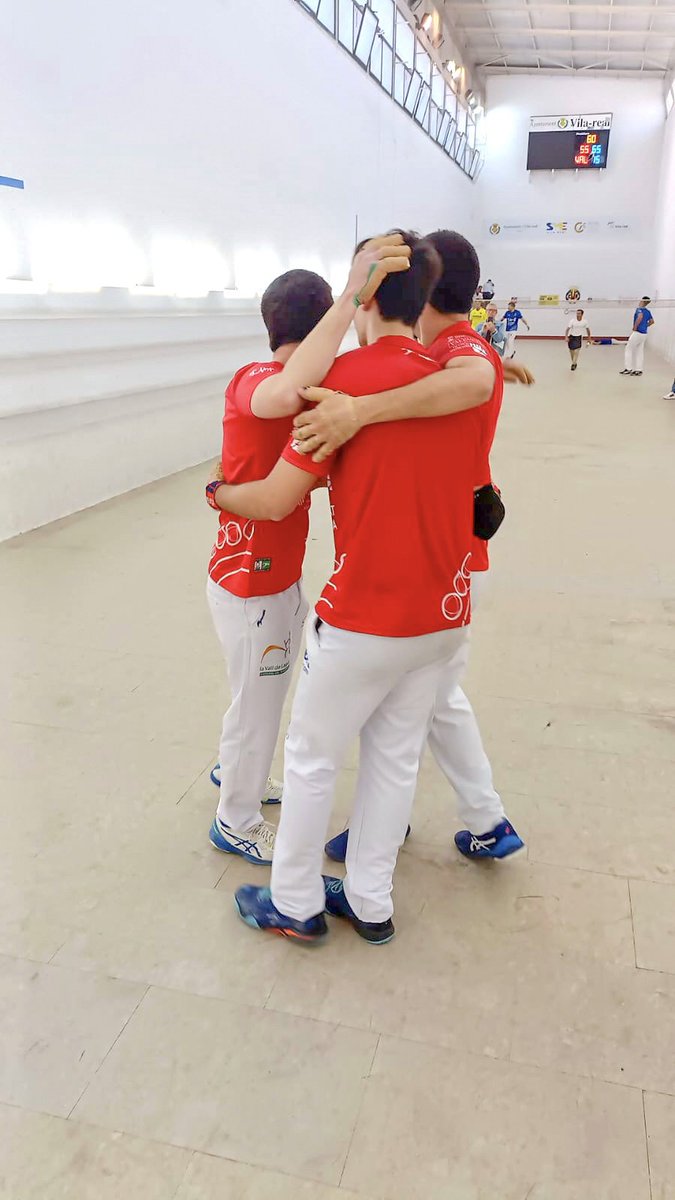 funpival's tweet photo. 📢 Resultat partida de Semifinal de la Lliga2 ! 

📌 Trinquet @ajvila 

60🔴 Mario, Héctor i Javi Campos 
55🔵 Adrián II, Hilari i Efrén 

#pilotaprofessional #lliga2 https://t.co/nPRzkBDCj8