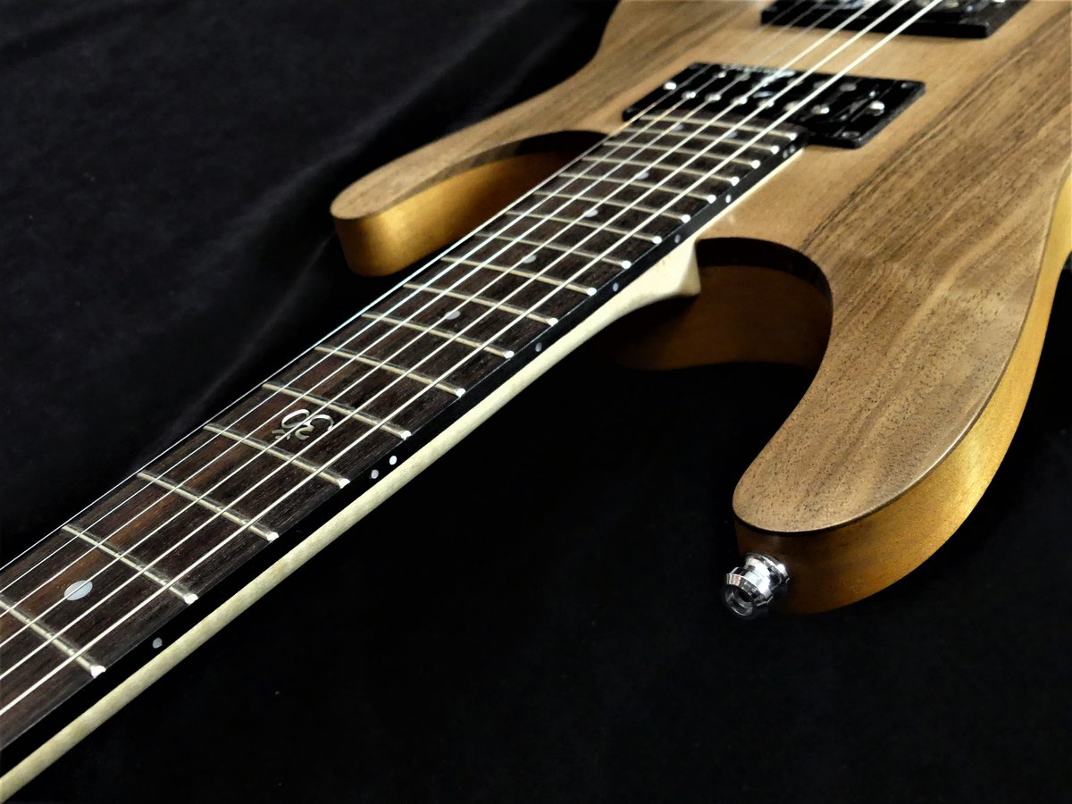 GuitareCreation's tweet photo. [COMMANDE : type IBANEZ 🎸]

Type #ibanez : #crelpickups + bois lcx🎸🌳🎶

Caisse Aulne + Noyer / Manche Erable + Palissandre / OM nacre 12ème / Méc + vibr. Schaller #luthier #customguitars #guitar #local #handcraftedguitars #maitreartisandart #crelpickups #schaller #boislocaux https://t.co/EYZogWNCdZ