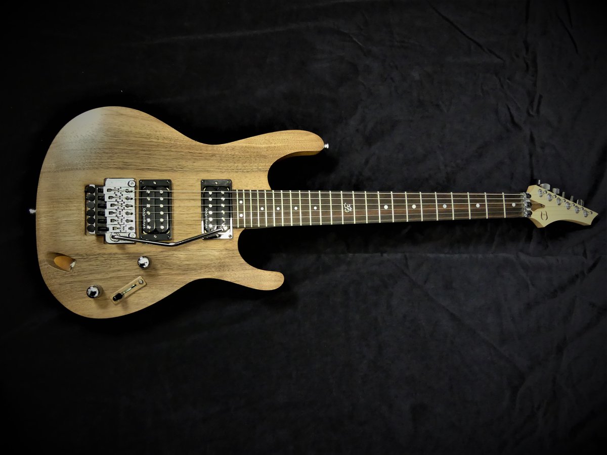 GuitareCreation's tweet photo. [COMMANDE : type IBANEZ 🎸]

Type #ibanez : #crelpickups + bois lcx🎸🌳🎶

Caisse Aulne + Noyer / Manche Erable + Palissandre / OM nacre 12ème / Méc + vibr. Schaller #luthier #customguitars #guitar #local #handcraftedguitars #maitreartisandart #crelpickups #schaller #boislocaux https://t.co/EYZogWNCdZ