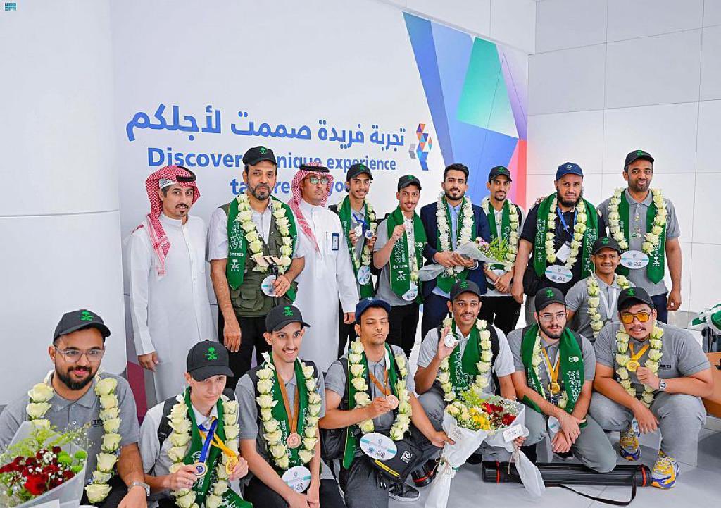 abdald's tweet image. #ITEX فخور فيكم متدربينا 💐💐💐💐