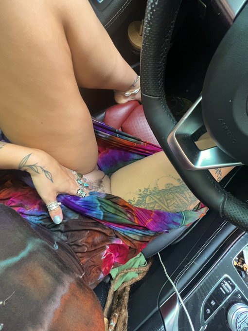 2 pic. the outfit:                          what&rsquo;s underneath: https://t.co/jaClbL1uYz