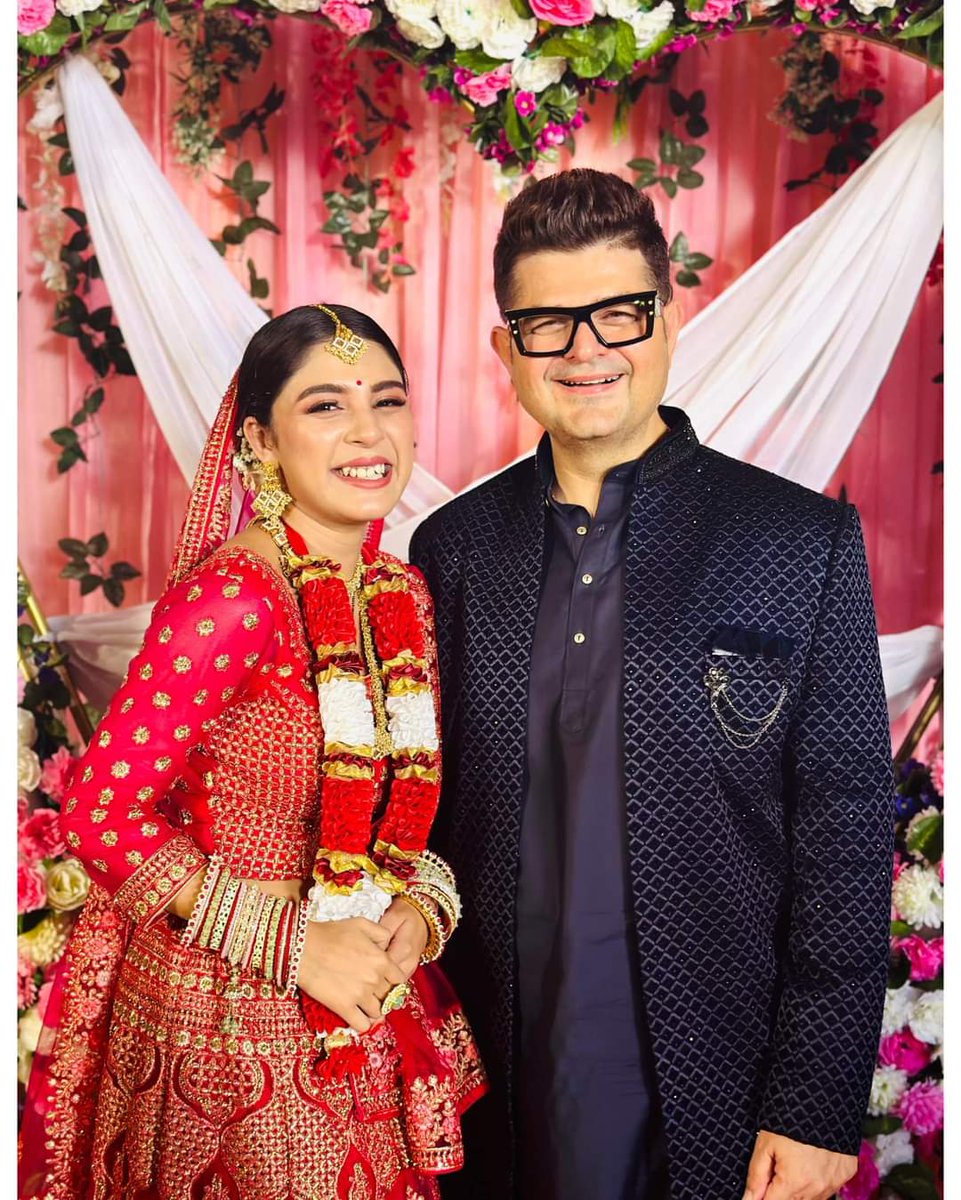 NetworkFilmy's tweet photo. বিখ্যাত ফটোগ্রাফার দাব্বো রত্নানীর সঙ্গে অভিনেত্রী অদ্রিজা রায়।
#dabboratnani
#AdrijaRoy #FilmyNetwork #BengaliActress #tollywood #Bollywood #BongCrush #cineblog @DabbooRatnani @Adrija_Addy https://t.co/aw7dsBWT1z