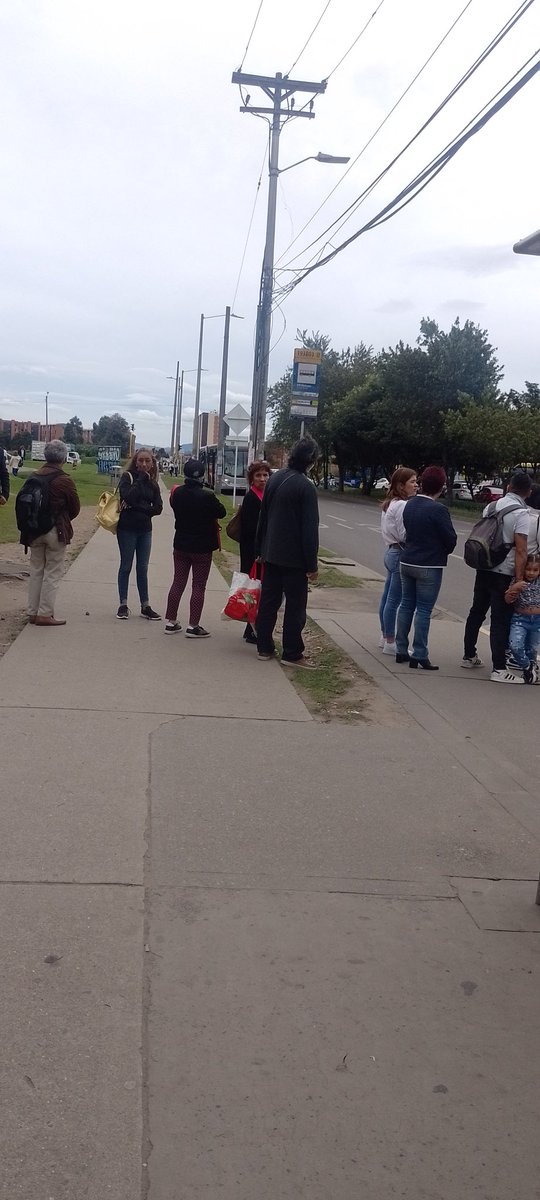 Dani15Benavides's tweet photo. @TransMilenio  Que falta de respeto, más de 20 minutos esperando a que las rutas M84 quieran iniciar el recorrido.El día a día de los que lastimosamente tenemos que tomar este transporte. Un servicio lento, conductores groseros y costoso https://t.co/K5rGf12ZkL