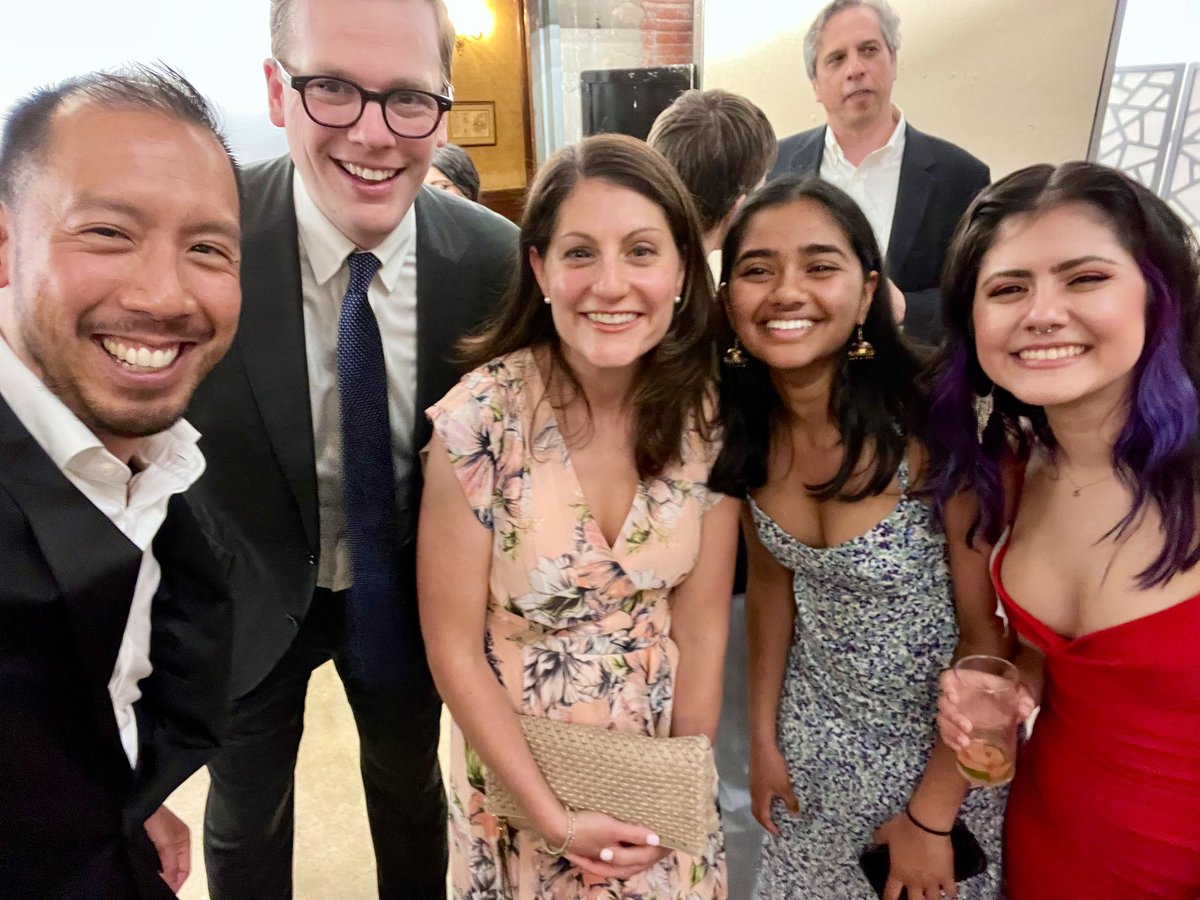 📰 Spectacular evening to celebrate and support the @ColumbiaSpec on Saturday 🥂 👏🏼 @iriesentner @ccemorse @esha_karam @isabellasrmrz and the 147th managing board 👏🏼 And a special thanks to @maggieNYT for sharing her insights and the story of her career journey in journalism 🙏🏼