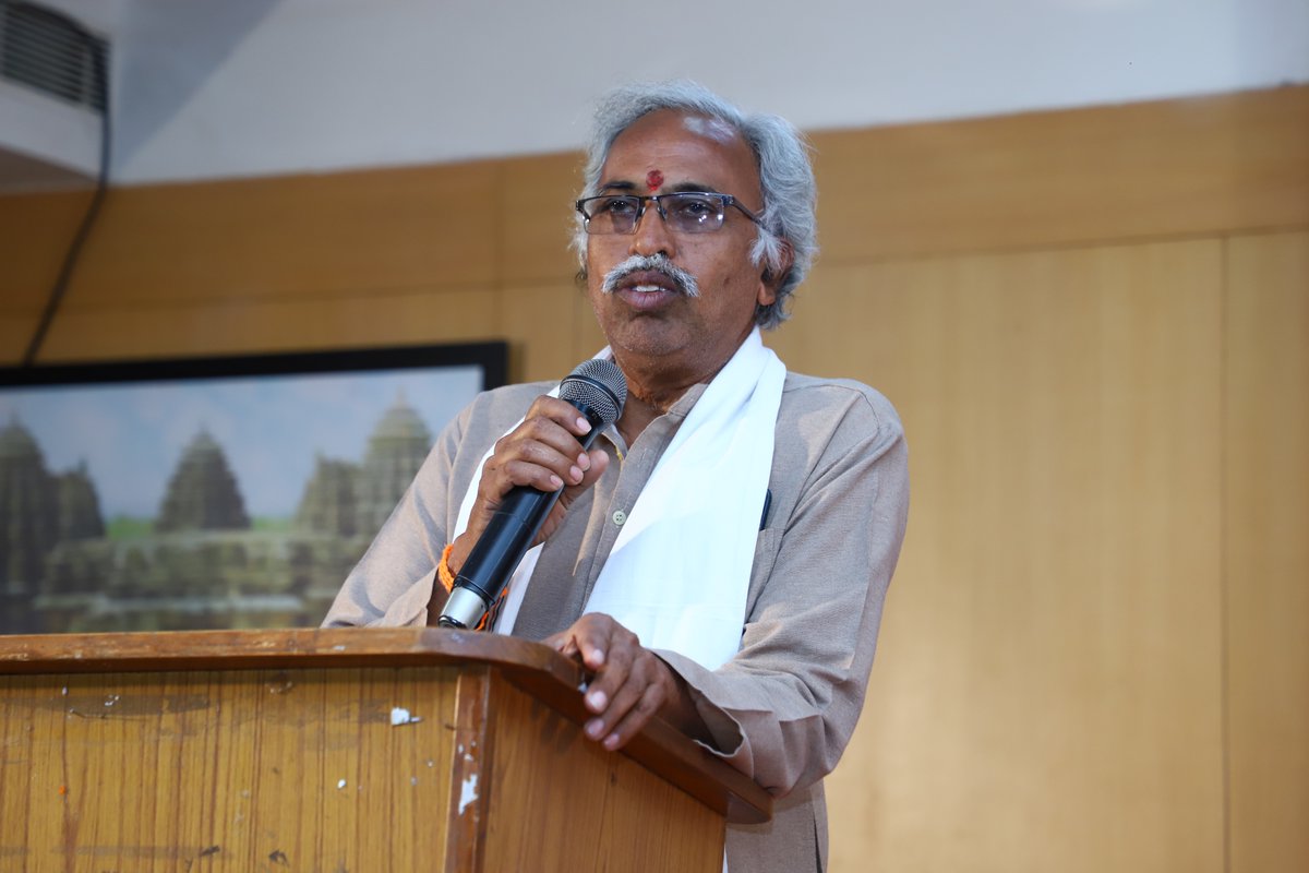 SwadeshiManchTS's tweet photo. Shri Kumar Swamy Ji - BKS and Shri @Racha_sri Ji - Swadeshi Jagran Manch State Org. Secretary enlightened the delegates during the Valedictory session. (3/n) https://t.co/DWK7P6B5W2