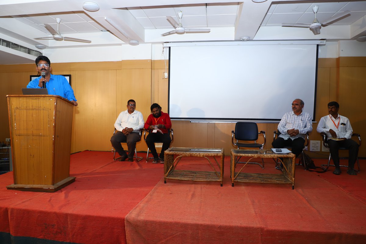 SwadeshiManchTS's tweet photo. Shri Kumar Swamy Ji - BKS and Shri @Racha_sri Ji - Swadeshi Jagran Manch State Org. Secretary enlightened the delegates during the Valedictory session. (3/n) https://t.co/DWK7P6B5W2