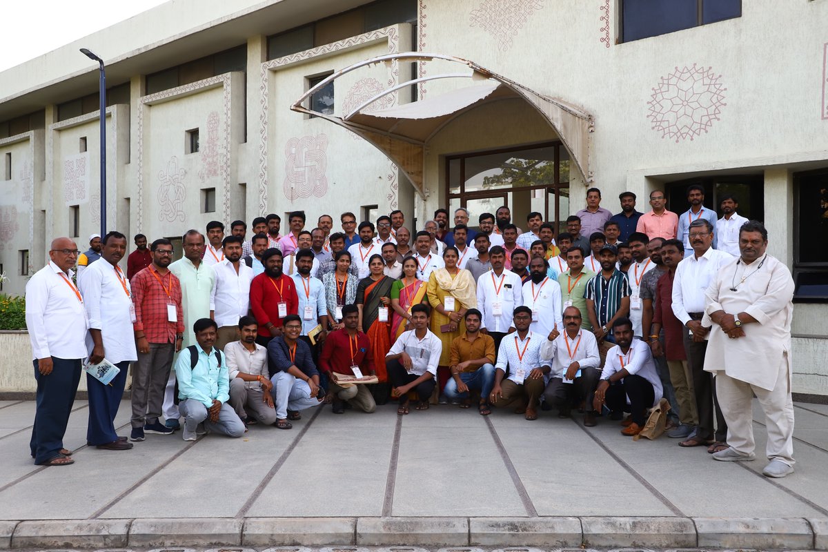 SwadeshiManchTS's tweet photo. Shri Kumar Swamy Ji - BKS and Shri @Racha_sri Ji - Swadeshi Jagran Manch State Org. Secretary enlightened the delegates during the Valedictory session. (3/n) https://t.co/DWK7P6B5W2