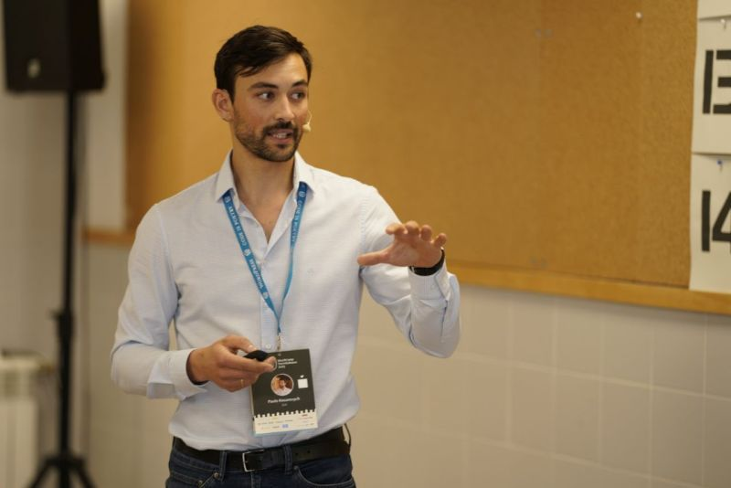 Mañana se sube al tren de #UBAC mi querido primo <a href="/pkosarevych/">Pavlo Kosarevych</a>, que viene a hablarnos de negociación eficiente, mediación de conflictos, estrategias de SEM y vóley playa en Madrid. 

¿Nos acompañas a <a href="/pablomoratinos/">Pablo Moratinos 🦊</a> y a mí? Enlaces en el siguiente tuit. 👇