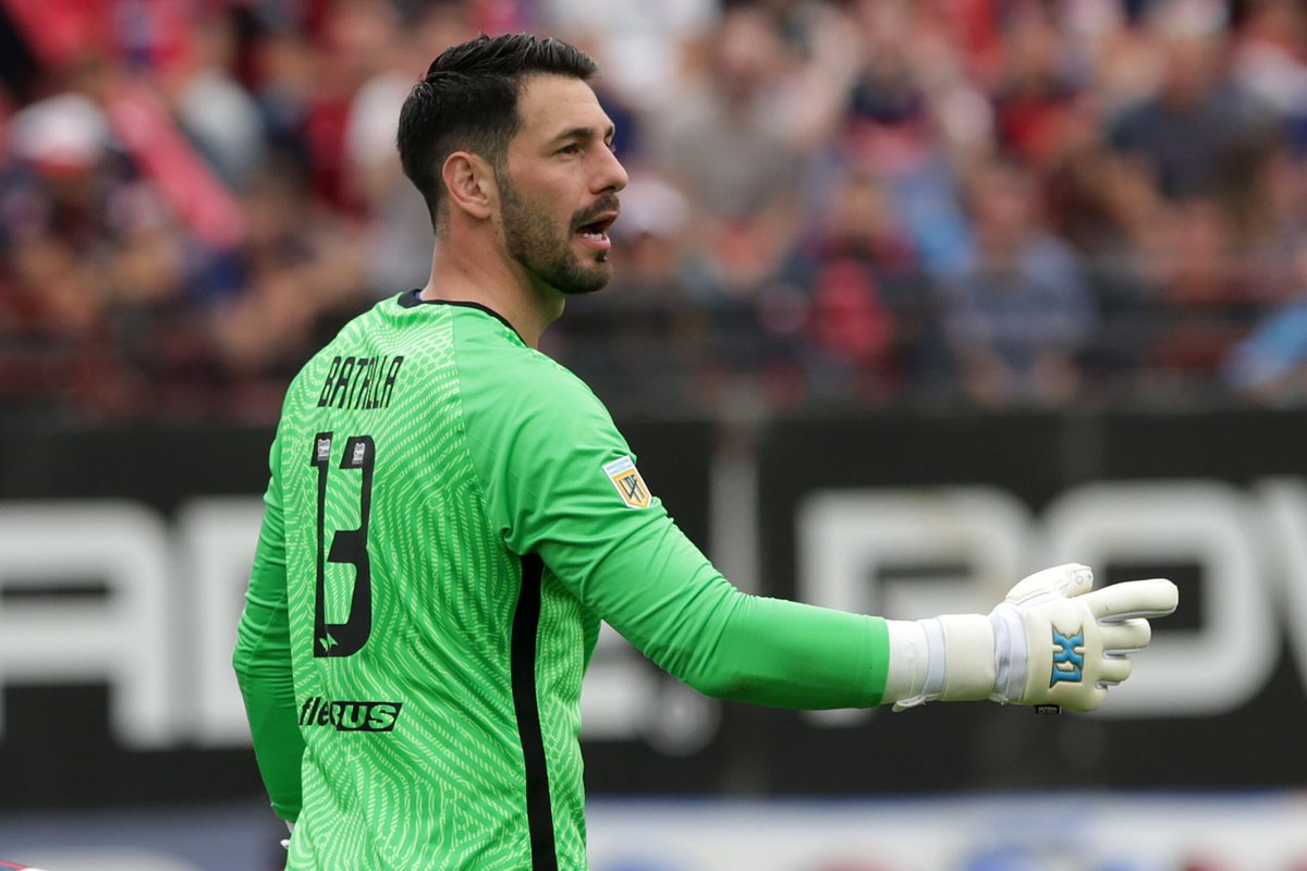 ¿Cuál es el mejor arquero del fútbol argentino hoy en día? Hace varias fechas que me lo pregunto y quiero saber qué opinan acá. A mi me gusta mucho el nivel que están teniendo Batalla y  Rey.