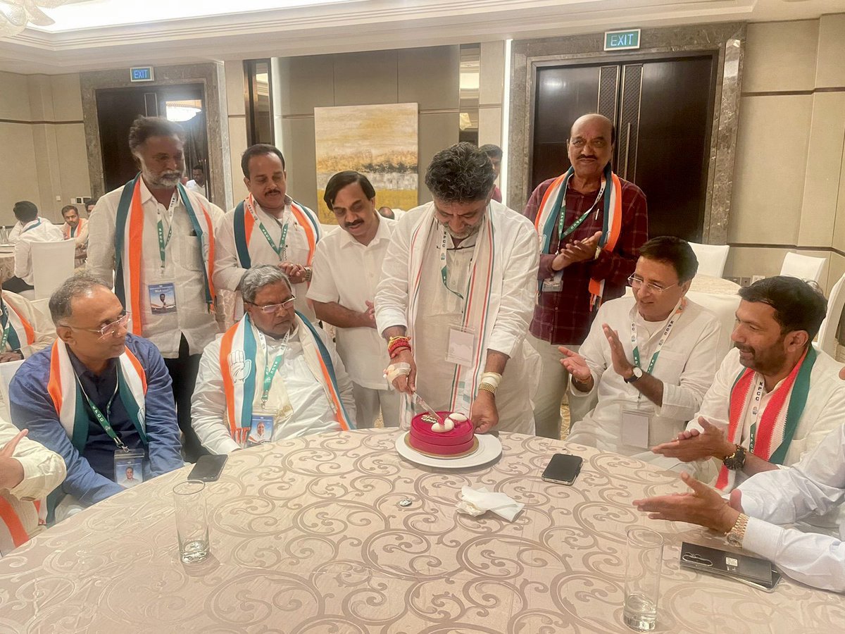 My life is dedicated to serving the people of Karnataka. 

On the eve of my birthday, the people of Karnataka gave me the best birthday gift possible.

Thanks to my Congress family for their warm greetings. 

#JaiKarnataka