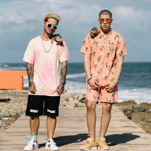 chartdata's tweet photo. .@JBALVIN and Bad Bunny (@sanbenito)'s "Si Tu Novio Te Deja Sola" has now surpassed 1 billion views on YouTube. https://t.co/EBZKBcvs9K