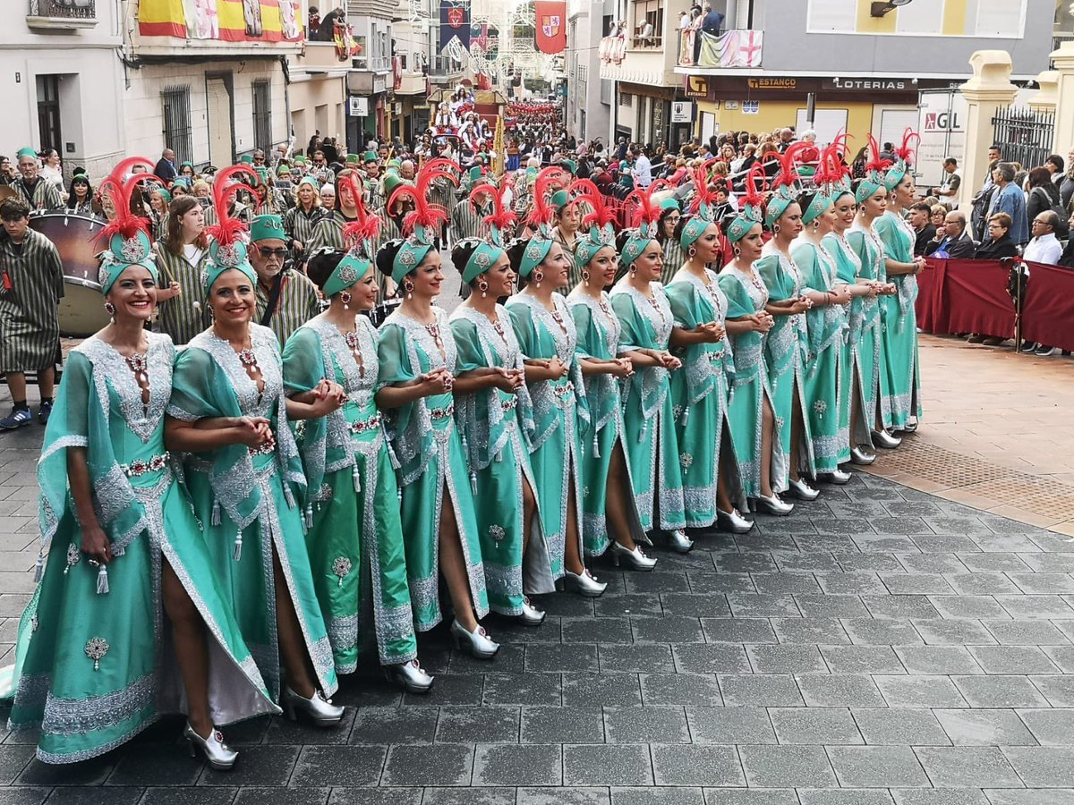 JosefinaBueno1's tweet image. 🎵Las fiestas son tradiciones, raíces, días de convivencia y hermandad

Me ha encantado disfrutar de la Entrada Mora de las fiestas de Moros y Cristianos de #Petrer y, además, he podido ver desfilar a la alcaldesa, @NavarroIre