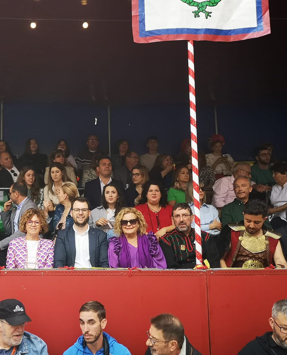 JosefinaBueno1's tweet image. 🎵Las fiestas son tradiciones, raíces, días de convivencia y hermandad

Me ha encantado disfrutar de la Entrada Mora de las fiestas de Moros y Cristianos de #Petrer y, además, he podido ver desfilar a la alcaldesa, @NavarroIre