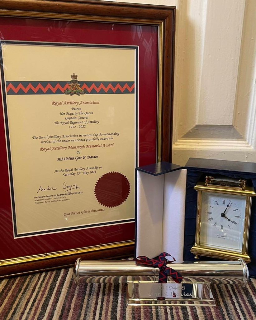 Yesterday, Gnr Davies of 74 Bty received the Mansergh Award at the @rhqra assembly, for non-operational gallantry. We are incredibly proud.  

“She represents the highest quality of a soldier and is thoroughly deserving of formal recognition.”

#SoldierExcellence #findandstrike