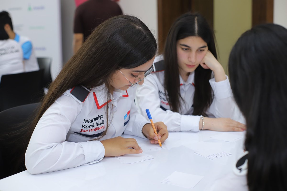 MigvolunteerAze's tweet image. Ulu Öndər Heydər Əliyevin anadan olmasının 100-cü ildönümünə həsr olunmuş Azərbaycan Könüllüləri arasında intellektual çempionat həyata keçirilib. 🏆

#AKTİ #AzərbaycanKönüllüləri #AzGF #HeydərƏliyev100 #HeydarAliyev #Azerbaijan