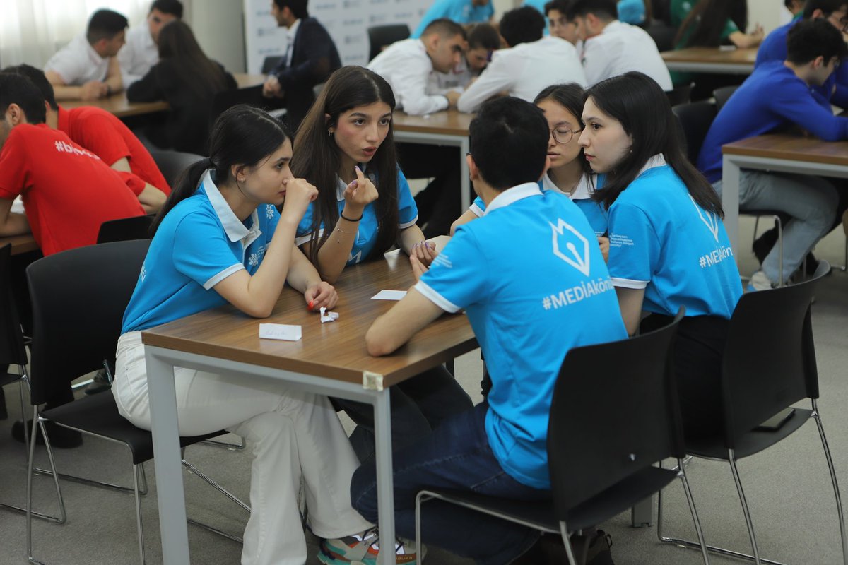 MigvolunteerAze's tweet image. Ulu Öndər Heydər Əliyevin anadan olmasının 100-cü ildönümünə həsr olunmuş Azərbaycan Könüllüləri arasında intellektual çempionat həyata keçirilib. 🏆

#AKTİ #AzərbaycanKönüllüləri #AzGF #HeydərƏliyev100 #HeydarAliyev #Azerbaijan