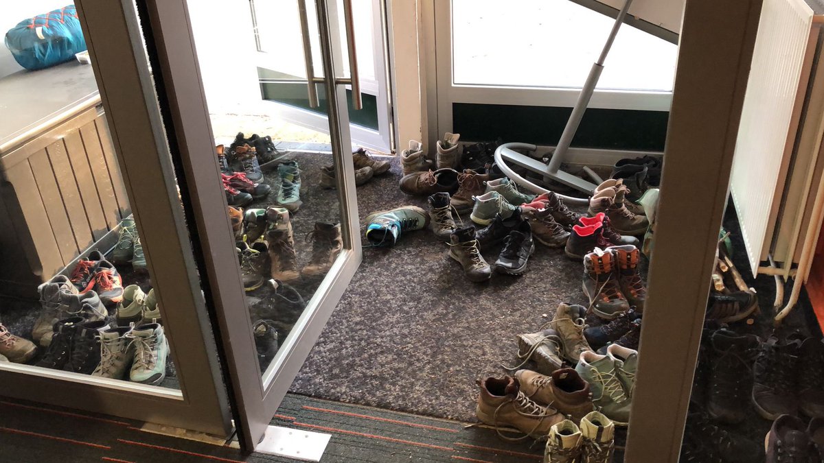 Erin Orens (@earthtoe) on Twitter photo That’s a lot of teenagers’ sweaty hiking boots! <a href="/ISB_Bronze_IA/">ISB Bronze IA</a> #mslearns #outdooreducation That’s a lot of teenagers’ sweaty hiking boots! <a href="/ISB_Bronze_IA/">ISB Bronze IA</a> #mslearns #outdooreducation