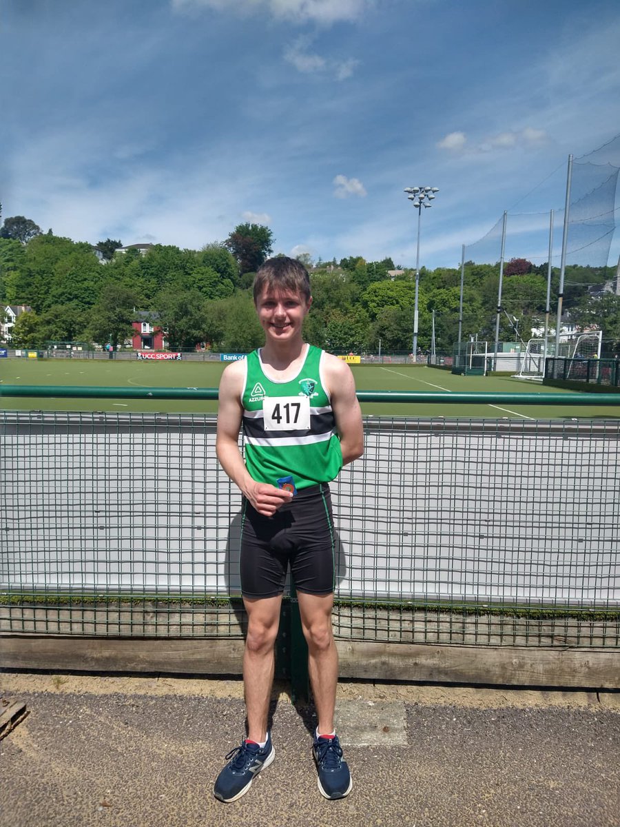Chriost_Ri's tweet photo. Congratulations to Josh O' Mahony (2nd Year) who won gold in the junior 200m and to Alex Ademola (6th Year) who won gold in the senior discus and bronze in the senior javelin &amp; at the South Munster Schools Athletics competition in the Mardyke yesterday 🟢⚫️⚪️🥇🥈🥉 https://t.co/2wOdU7Nd4h