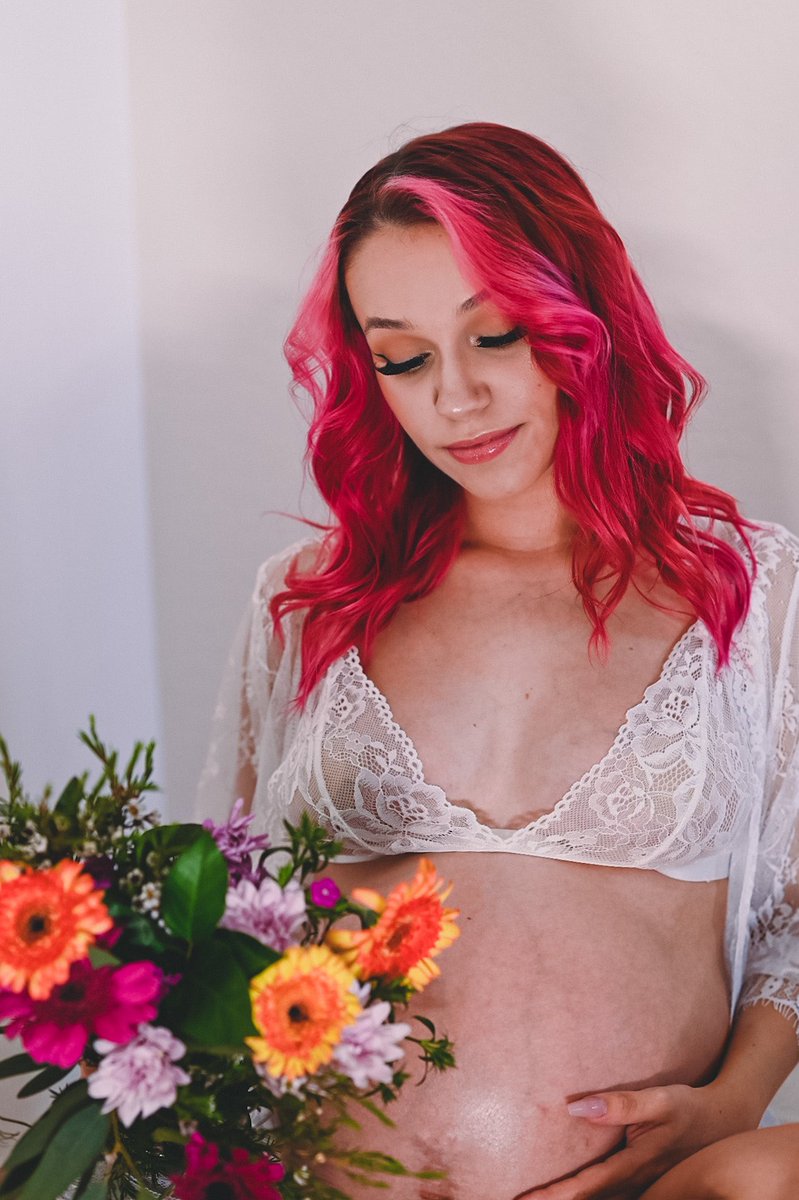 mishkaaaa24's tweet photo. My 1st Mother’s Day 🥹💐 I can’t wait to be the best mama to my twins! I love them with my entire heart already.❤️ https://t.co/BDHnziDaLq