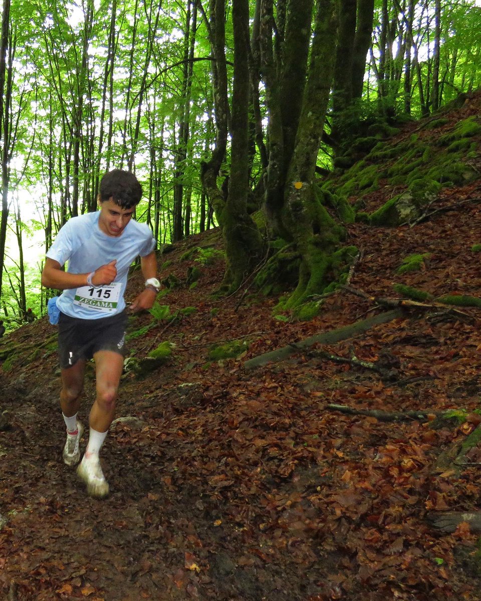 alvaro_gg_10's tweet photo. Unos extremeños, un poquito de Zegama y un muchito de agua y barro ⛈️🏔️🐾☘️🌳
@Salomon_Spain
@FEXME_oficial
#TomorrowIsYours #ThisIsTrailRunning #ZegamaEsZegama https://t.co/AaHkj0lvNH