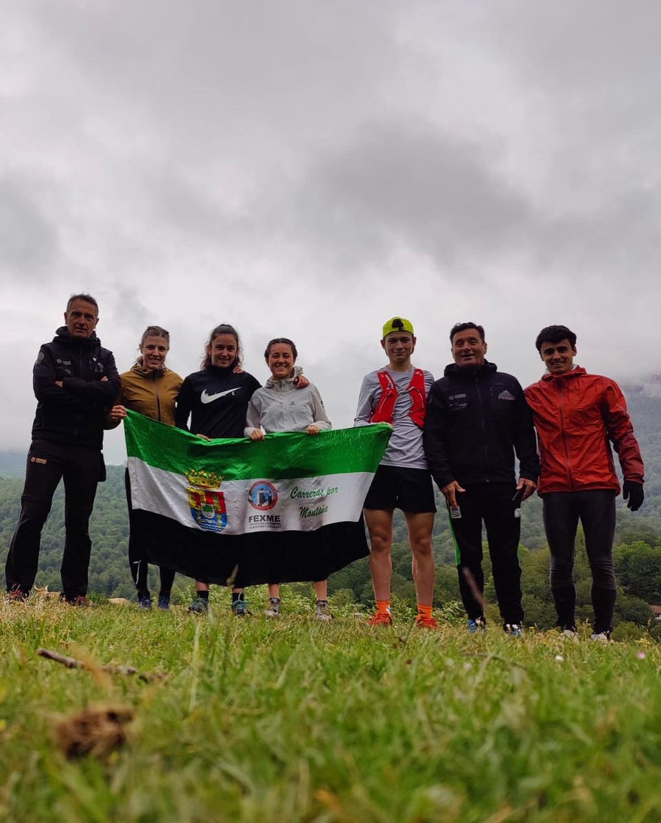 alvaro_gg_10's tweet photo. Unos extremeños, un poquito de Zegama y un muchito de agua y barro ⛈️🏔️🐾☘️🌳
@Salomon_Spain
@FEXME_oficial
#TomorrowIsYours #ThisIsTrailRunning #ZegamaEsZegama https://t.co/AaHkj0lvNH