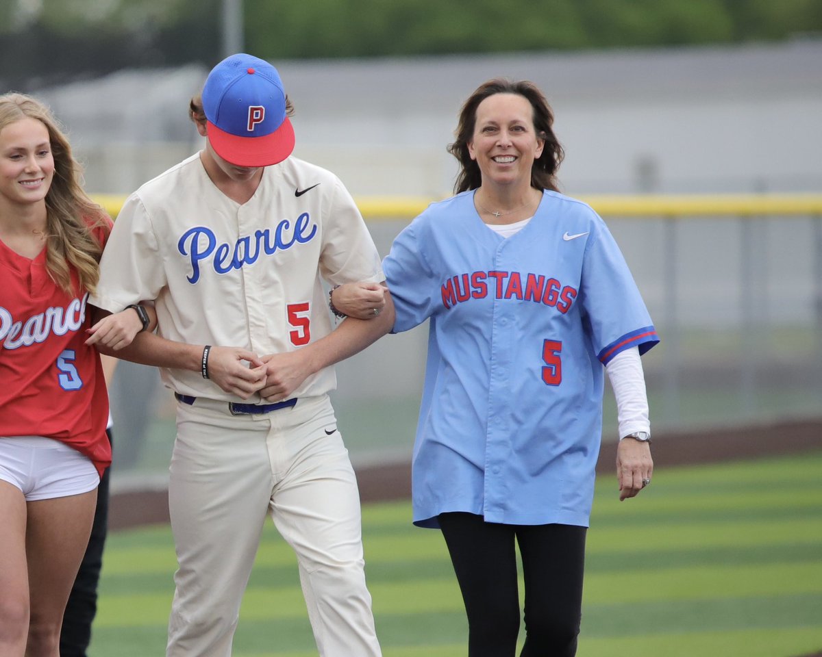 Mustangball tweet media