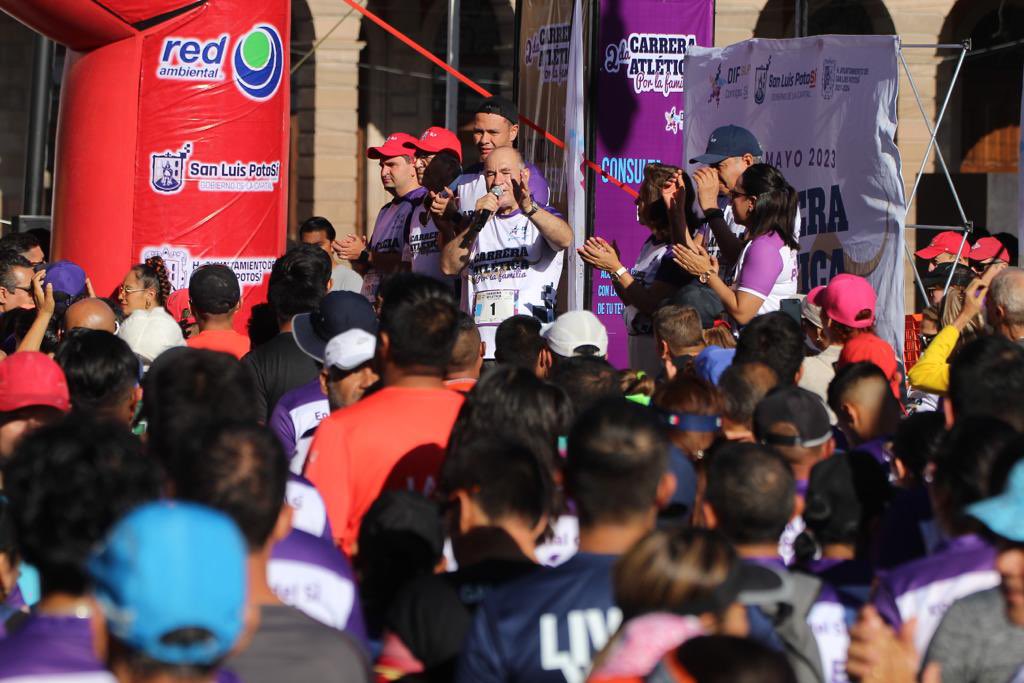 EF_Galindo's tweet photo. ¡Con mucho éxito, celebramos la Segunda Carrera Atlética por la Familia del @DIFMunicipalSLP!

Gracias a todas las personas que participaron en las categorías 3k y 6k, con lo que además se apoyará a los centros de salud de la zona rural.

¡El deporte nos une en #SanLuisCapital! https://t.co/2ivqdKrWO3