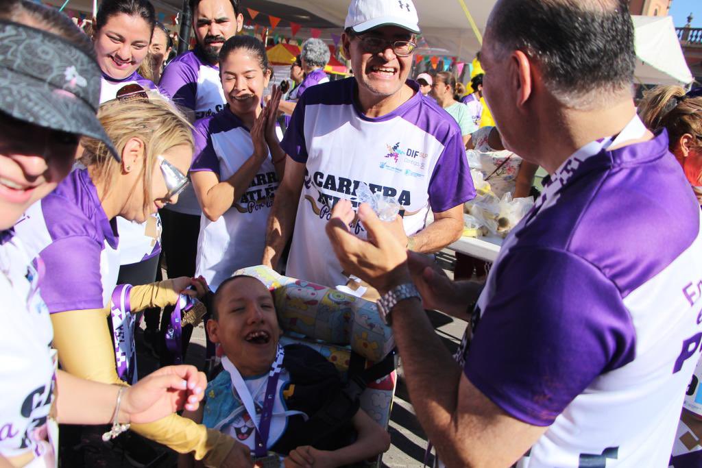 EF_Galindo's tweet photo. ¡Con mucho éxito, celebramos la Segunda Carrera Atlética por la Familia del @DIFMunicipalSLP!

Gracias a todas las personas que participaron en las categorías 3k y 6k, con lo que además se apoyará a los centros de salud de la zona rural.

¡El deporte nos une en #SanLuisCapital! https://t.co/2ivqdKrWO3