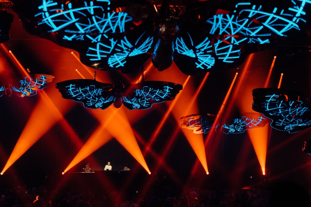 #Tomorrowland: "Let the vibrant glow of Tomorrowland light up your heart and soul. "