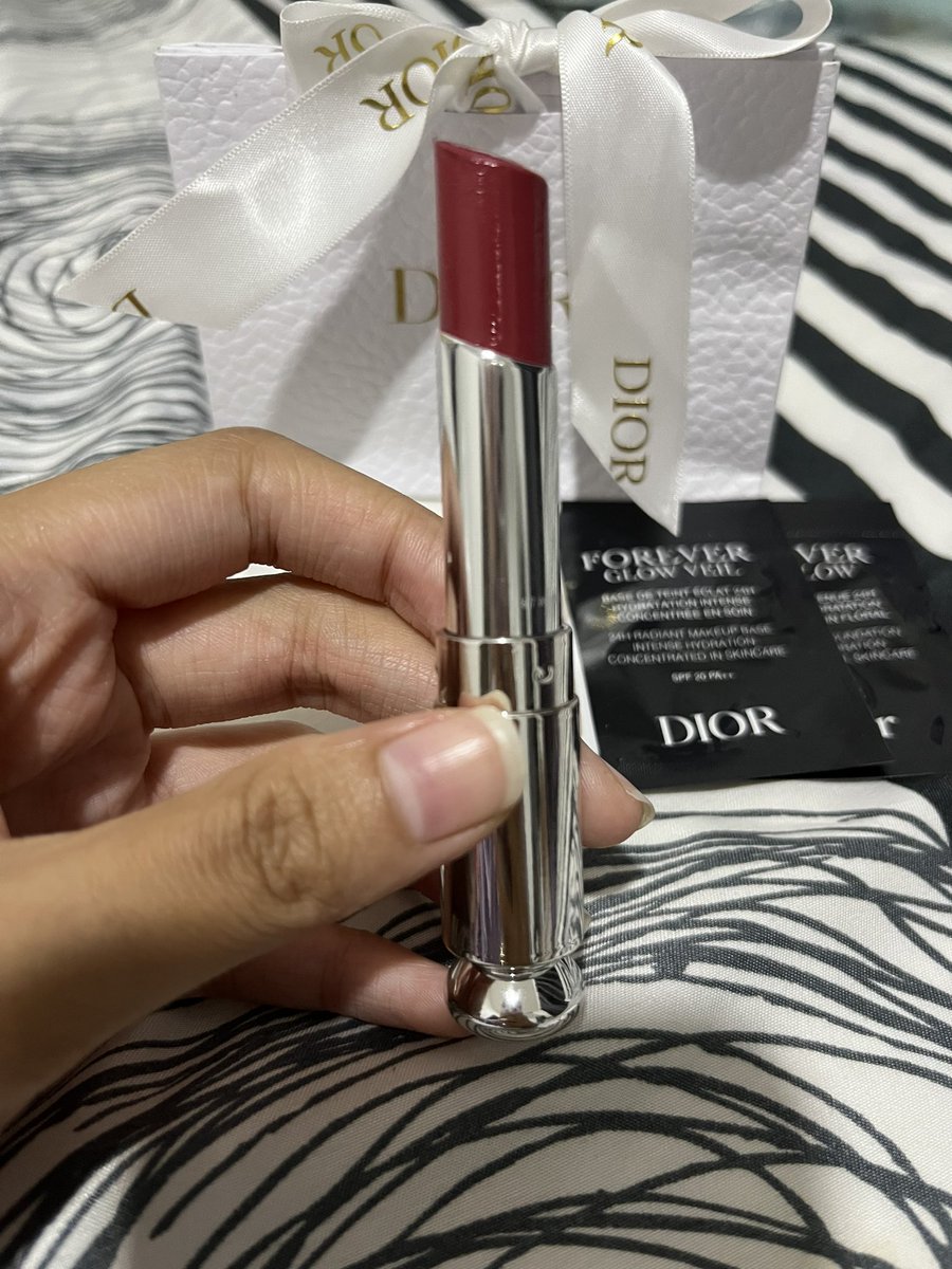 SNiitv's tweet photo. DIOR Addict refill 667 สีน้องวอนยอง แท้อุปกรณ์ครบมีใบเสร็จจากช้อปพารากอน สวอชไป2ครั้ง ไม่เคยทาที่ปาก ถุงมีกลิ่นmiss diorด้วยค่า 
1000 รวมส่ง #ส่งต่อคสอ #ส่งต่อคสอมือสอง #ส่งต่อเครื่องสำอาง #เครื่องสําอางค์มือสอง #สกินแคร์ #ลิปdior #ส่งต่อลิปdior #ส่งต่อลิปสติก #คสอมือ2 https://t.co/S1TcfwWQyj