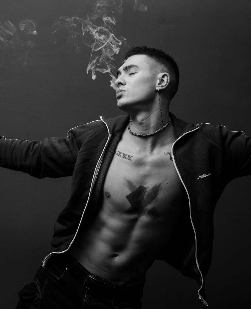 scbasstian's tweet photo. ㅤ ㅤ

 ㅤ ㅤ flow 𝖕𝖚𝖗𝖔
 ㅤ ㅤ como un kilo de 𝖕𝖊𝖗𝖎𝖈𝖔,
 ㅤ ㅤ to’ los míos dan corriente
 ㅤ ㅤ como perito.
ㅤㅤㅤㅤㅤ ㅤ https://t.co/u7iddYjGNV