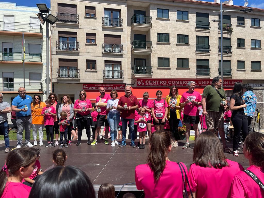 A deputada de Emprego, <a href="/RaqueGiAr/">Raque.GiAr</a>, participou hoxe xunto ao alcalde <a href="/AntonioLombaBaz/">Antonio Lomba</a> na entrega de premios da III Carreira Solidaria e Inclusiva Revirando, no concello de @AGuarda_es. Parabéns as persoas gañadoras!!
