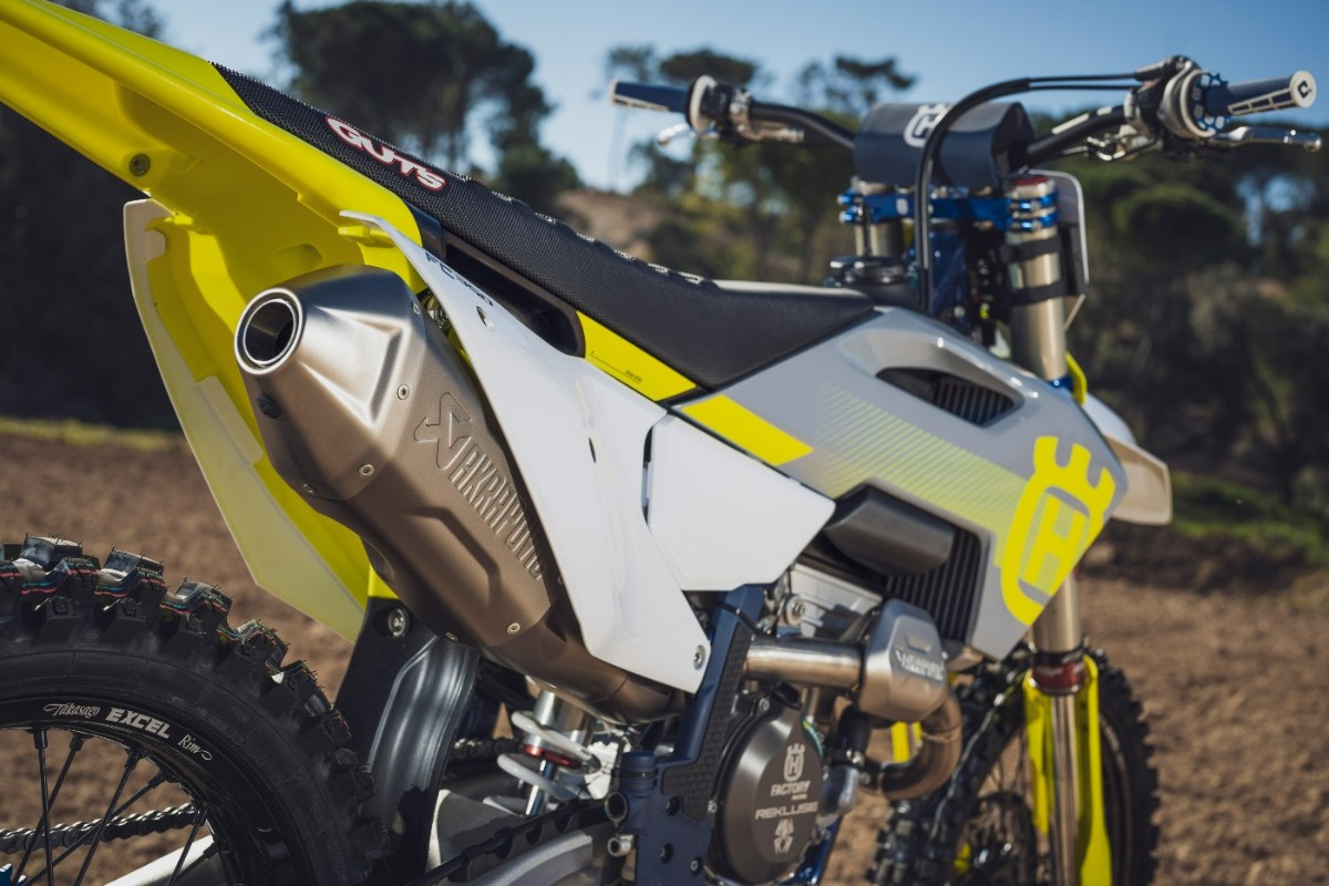 HQV_MotoUK's tweet photo. It doesn't get much better than a tricked out FC 350 poised, ready to take over the track.
Discover the range of Technical Accessories that are available for your Husqvarna Motorcycles MX machine - https://t.co/uHrrOrk0rD
#HusqvarnaMotorcycles #Motocross #FC350 https://t.co/219M4zQTNC