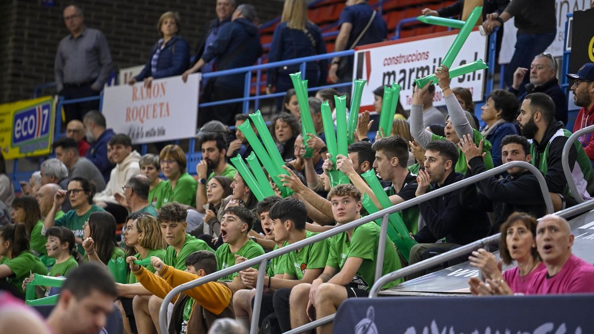 #CopaCatBQ🏀 / Tot preparat al Nou Congost de #Manresa per a la Final de Copa Catalunya Femenina 2022-23, que protagonitzaran el @cbroser1933 i el @CEEBTordera a les 18:10h! 📺 @esportsenxarxa 💯 #a100ambelBasquet🏀 🙅‍♀️#DemanaCANVI 📊 basquetcatala.cat/competicions/r… 📸 @Guscarrascotfe