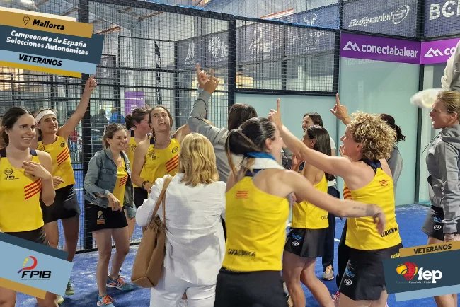 padelfederacion's tweet photo. ๐๐๐ ๐๐๐ฆ๐ฉ๐๐จ๐ง๐๐ญ๐จ ๐๐ ๐๐ฌ๐ฉ๐รฑ๐ ๐๐๐ฅ๐๐๐๐ข๐จ๐ง๐๐ฌ ๐๐ฎ๐ญ๐จ๐งรณ๐ฆ๐ข๐๐๐ฌ ๐๐ ๐๐๐ญ๐๐ซ๐๐ง๐จ๐ฌ
๐๐๐๐ ๐ฃ๐๐ข๐ก๐๐ฆ 1ยช Categorรญa Femenina @FCatalanaPadel
๐ @rnadalacademy
๐ Padel Indoor Manacor
๐ค๐ฝ @FPadelIB
#CESAVMallorca2023
#FEP #FEPpadel https://t.co/LGeKZoC6NQ