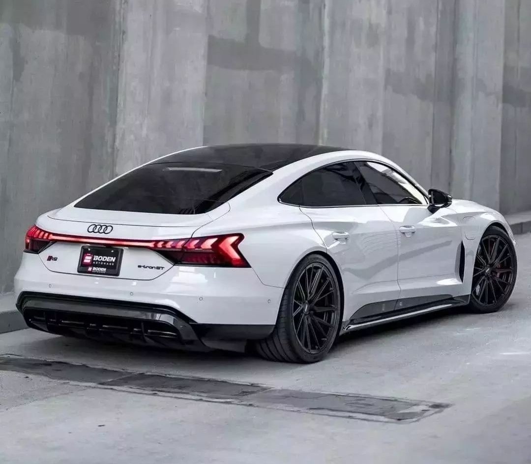 WorldWideCarsTM's tweet image. Audi RS E-Tron 👻