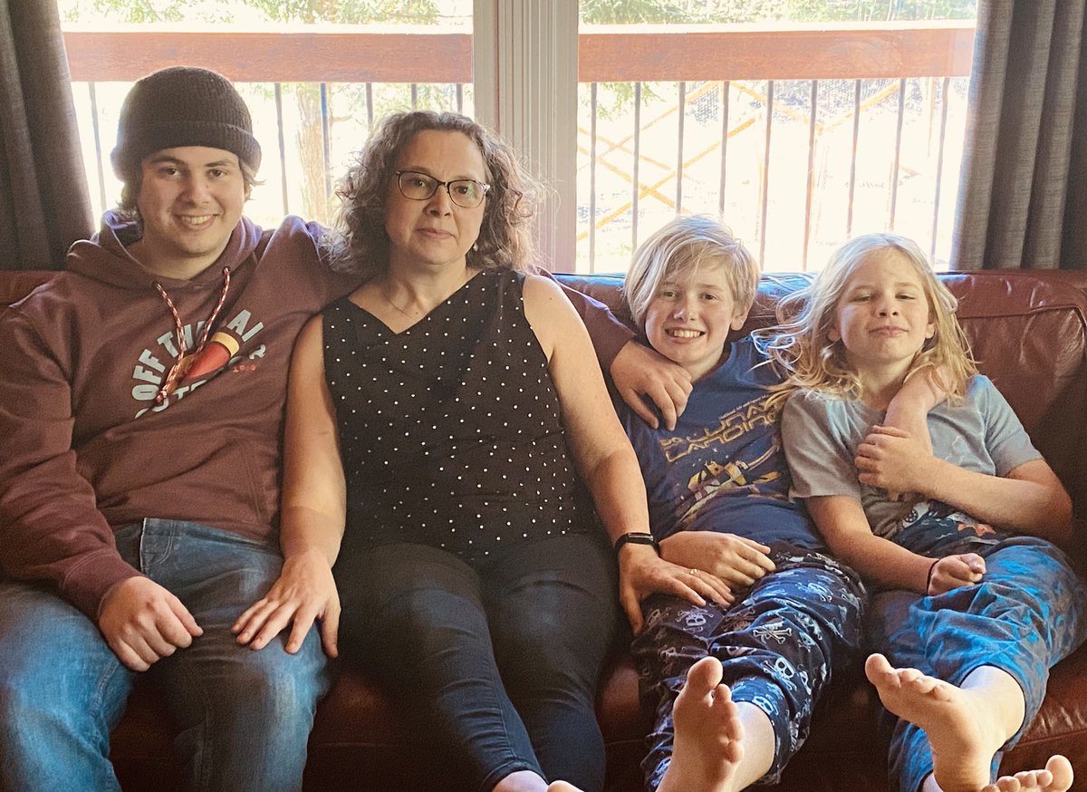 stephblondin3's tweet photo. Happy mother’s day to all those who mother, including my own. These three fellows are my reason for celebrating, today.  💙👇💙 https://t.co/pcRFaLzbnU