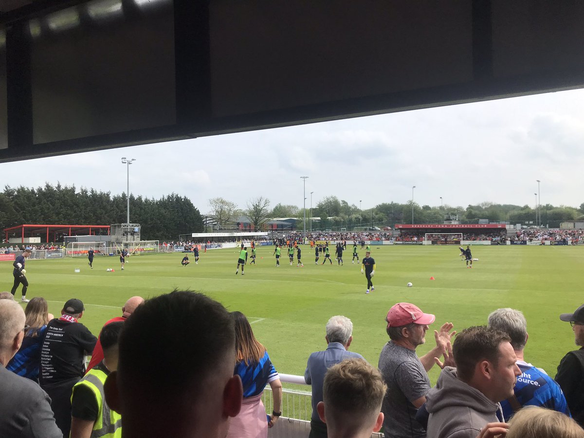 TomLong78's tweet image. Come on @khfcofficial!

Kids at home, dad at the game…

#ProjectPromotion ⚽️🦅👊🏻
