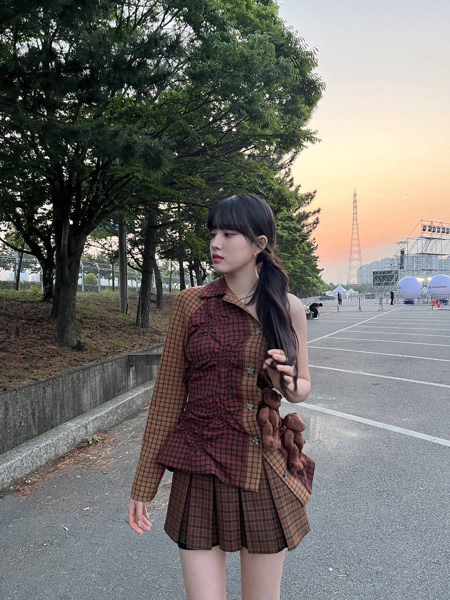 STAYC_official's tweet photo. 🐯💬
🍁🍂🌅🐯

#STAYC #스테이씨 #Yoon #윤 https://t.co/HSHaFSHmGy