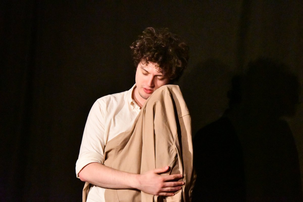 ZoeyBarnacle's tweet image. So proud of my wonderful boy who's been @brightonfringe all week performing TWO SOLO SHOWS A DAY! It's his last day so let's get him a lovely audience together to make all his hard work pay off 😊
Old Bones 4:30
My Esteemed Friend 7:30
tinyurl.com/mrypxfze
