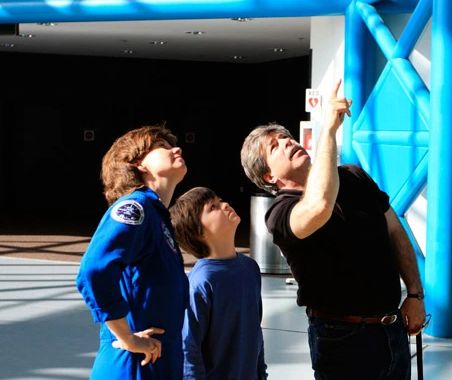 💐For Mother's Day - a short video clip from #mothersday 2010, along with my family at @nasa's <a href="/NASA/">NASA</a>Kennedy ahead of my last launch: 
youtu.be/2x_Sk_1ZBFc
<a href="/CNN/">CNN</a> <a href="/ZarrellaJohn/">John Zarrella</a> <a href="/Simpson_Glass/">Josh Simpson Glass</a> <a href="/Shotsbyjamey/">Jamey Simpson</a>