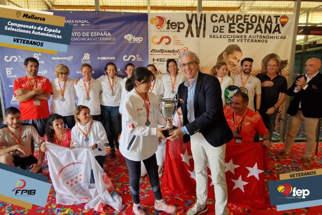 padelfederacion's tweet photo. ๐๐๐ ๐๐๐ฆ๐ฉ๐๐จ๐ง๐๐ญ๐จ ๐๐ ๐๐ฌ๐ฉ๐รฑ๐ ๐๐๐ฅ๐๐๐๐ข๐จ๐ง๐๐ฌ ๐๐ฎ๐ญ๐จ๐งรณ๐ฆ๐ข๐๐๐ฌ ๐๐ ๐๐๐ญ๐๐ซ๐๐ง๐จ๐ฌ
๐ENTREGA DE PREMIOS 1ยช Femenina
๐ฅ@FCatalanaPadel
๐ฅ@FMP_Padel
๐ @rnadalacademy
๐ Padel Indoor Manacor
๐ค๐ฝ @FPadelIB
#CESAVMallorca2023
#FEP #FEPpadel https://t.co/Anz6soBdyy